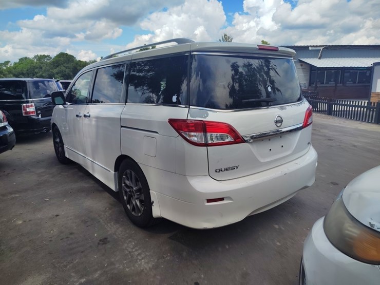 2013-nissan-quest-image-3