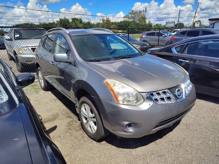 2012-nissan-rogue-s-image-1