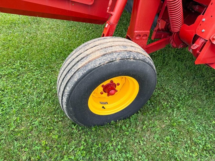 2013-new-holland-h7460-image-21