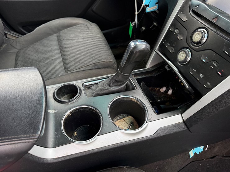 2012-ford-explorer-xlt-image-31