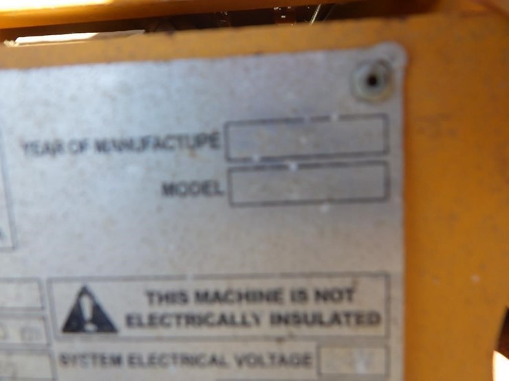 2015-haulotte-2632e-scissor-lift-image-18
