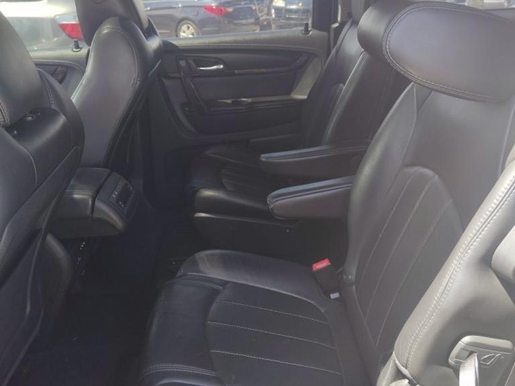 2014-gmc-acadia-image-5