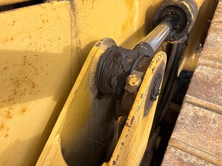 caterpillar-d5m-lgp-image-24