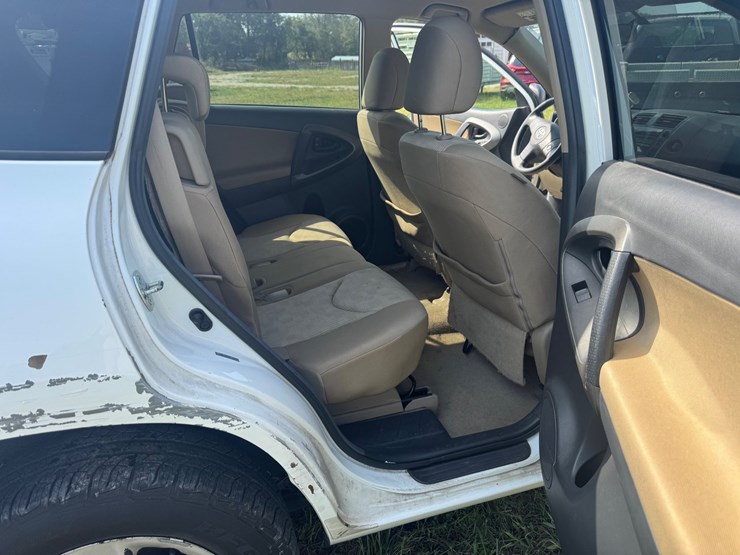 2009-toyota-rav4-image-11