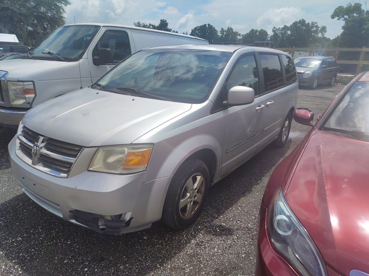 2008-dodge-grand-caravan-image-2
