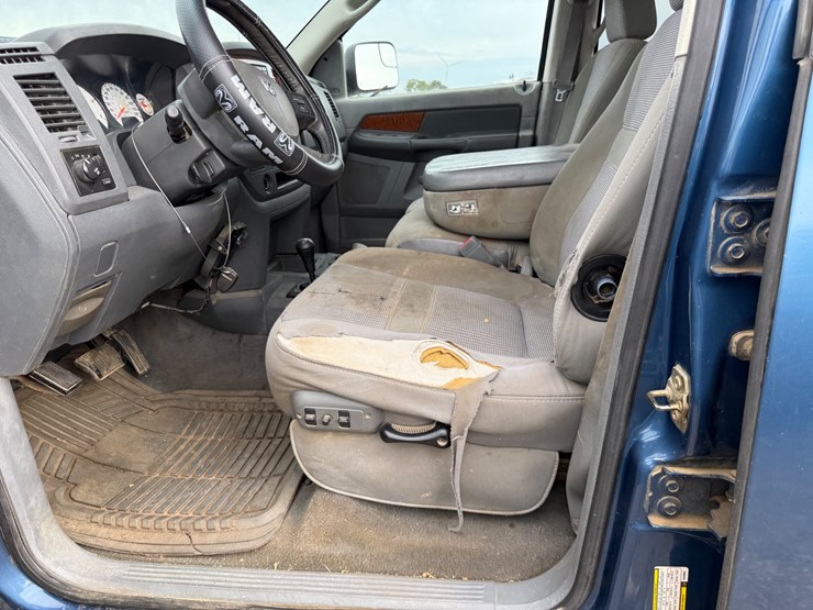2006-dodge-3500-image-37