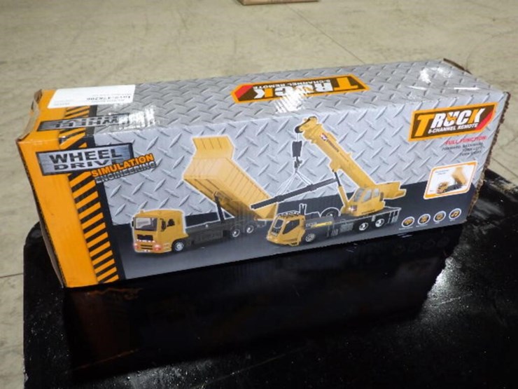 sklp-mixer-truck-toy-image-2