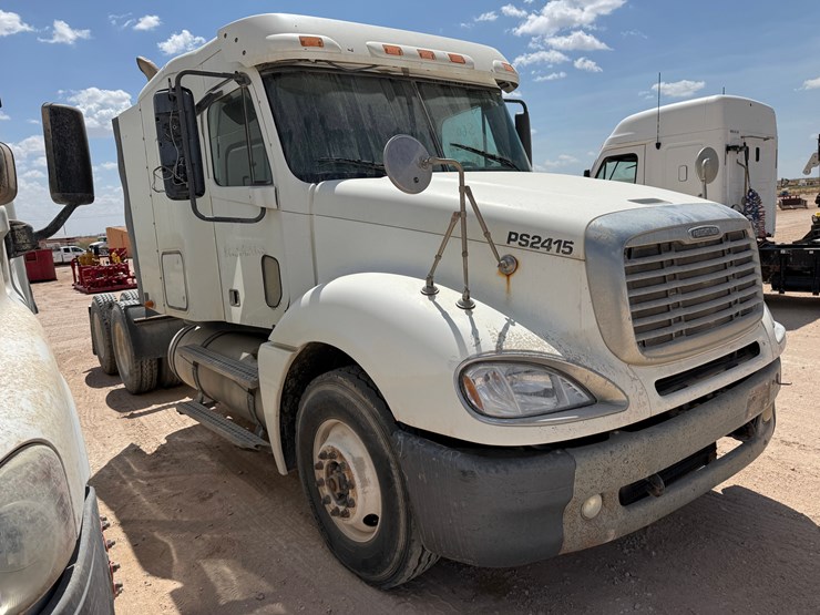 2007-freightliner-columbia-120-image-3