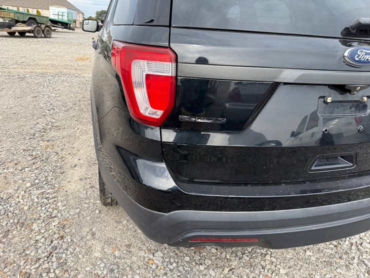 2016-ford-explorer-image-5