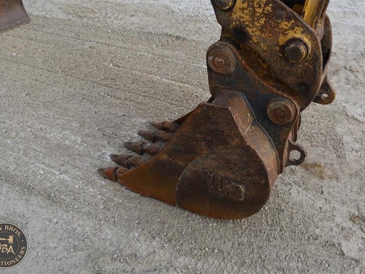 2010-komatsu-pc88mr-8-image-16