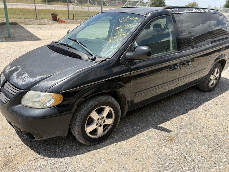 2005-dodge-grand-caravan-sxt-image-6