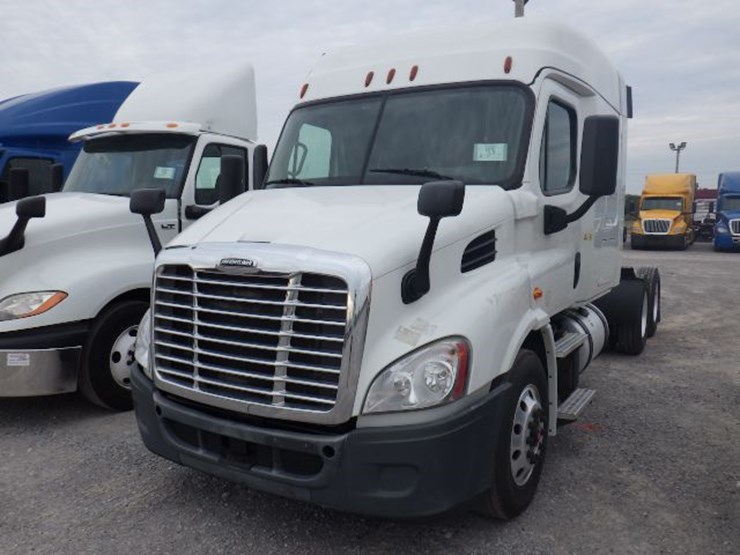 2019-freightliner-cascadia-113-image-1
