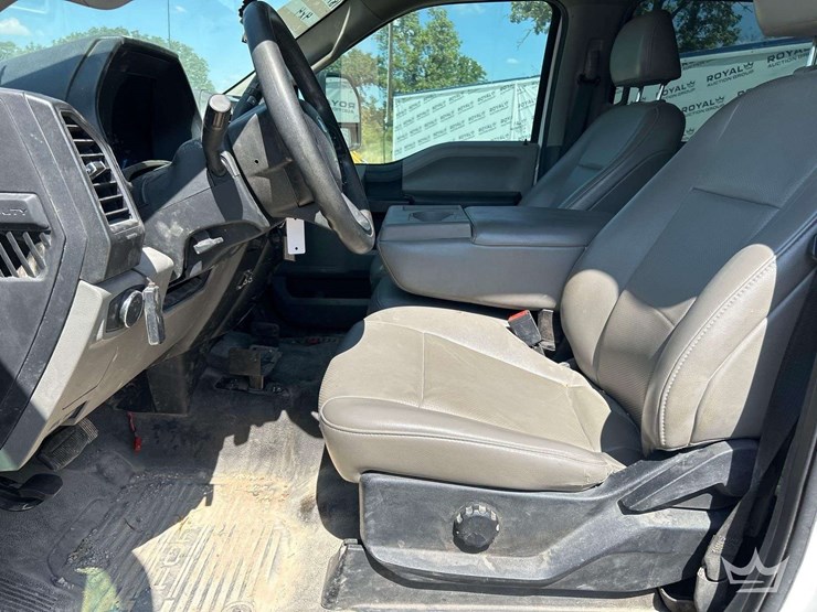 2021-ford-f450-image-12