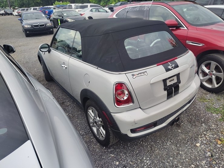 2013-mini-convertible-runs/moves-cooper-s-image-3