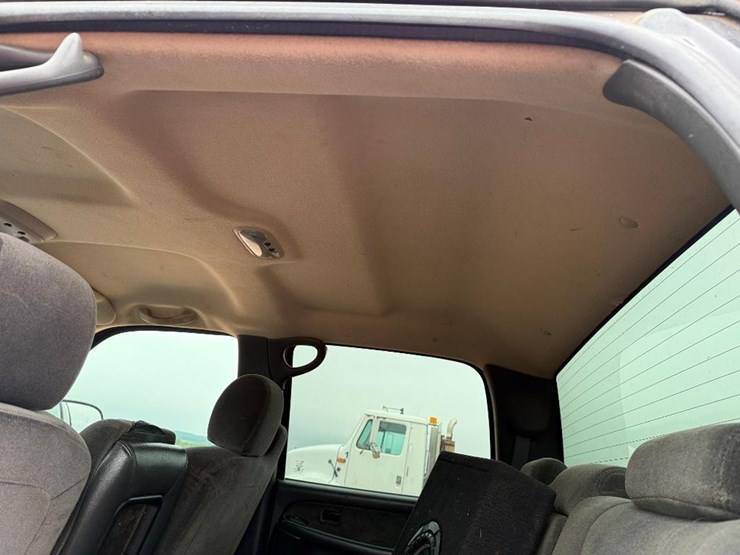 2003-chevrolet-2500hd-image-28
