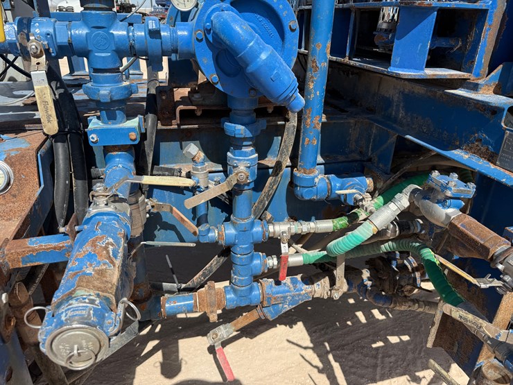 2016-peterbilt-348-image-18