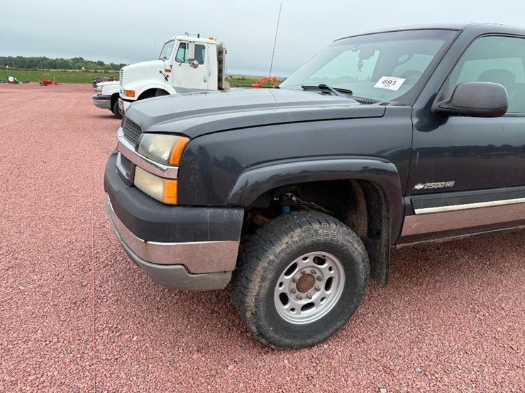 2003-chevrolet-2500hd-image-10