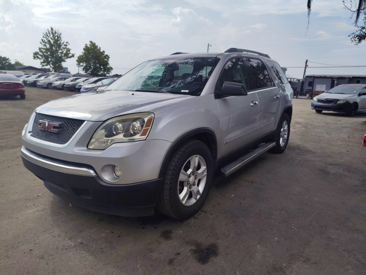 2010-gmc-acadia-image-3