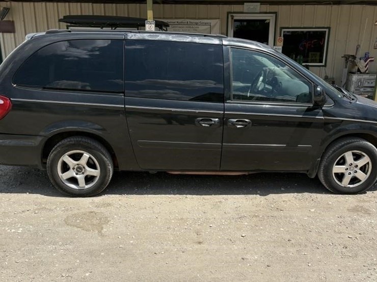 2005-dodge-grand-caravan-sxt-image-2