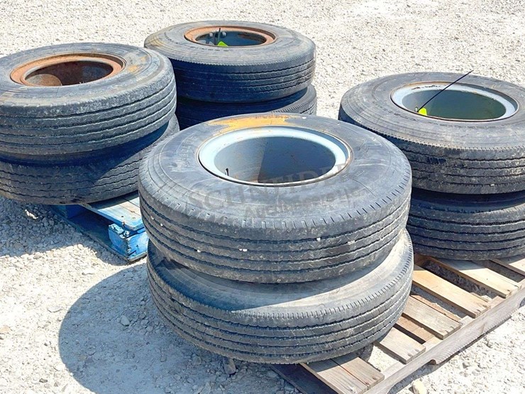 8--8.25r15-trailer-tires-on-split-steel-rims-for-low-boy-semi-trailer-image-2