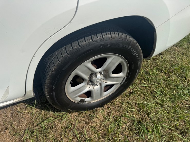 2009-toyota-rav4-image-8