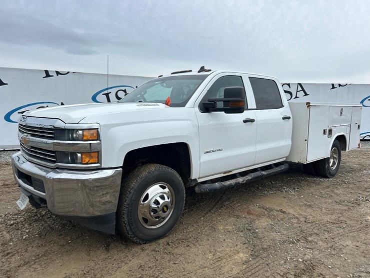 2016-chevrolet-3500-image-36
