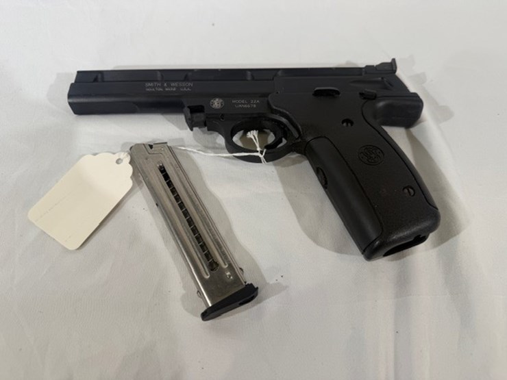 #16-•-smith-&-weson-22a-pistol-image-38
