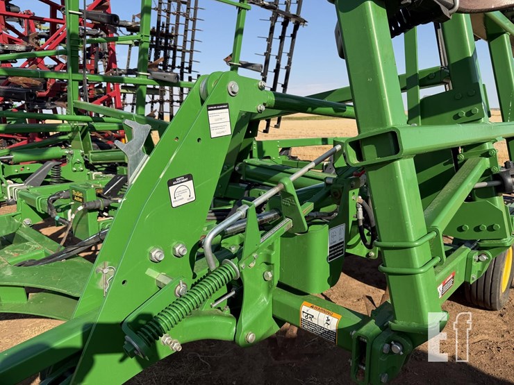 2023-john-deere-2430-image-26