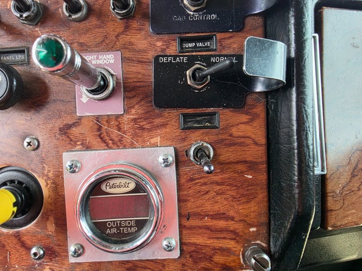 1996-peterbilt-379-image-62