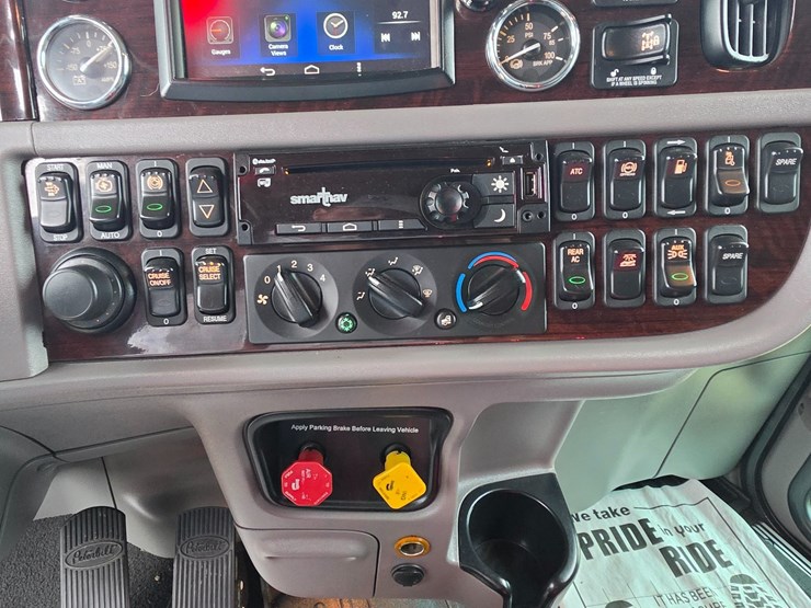 2018-peterbilt-389-image-66