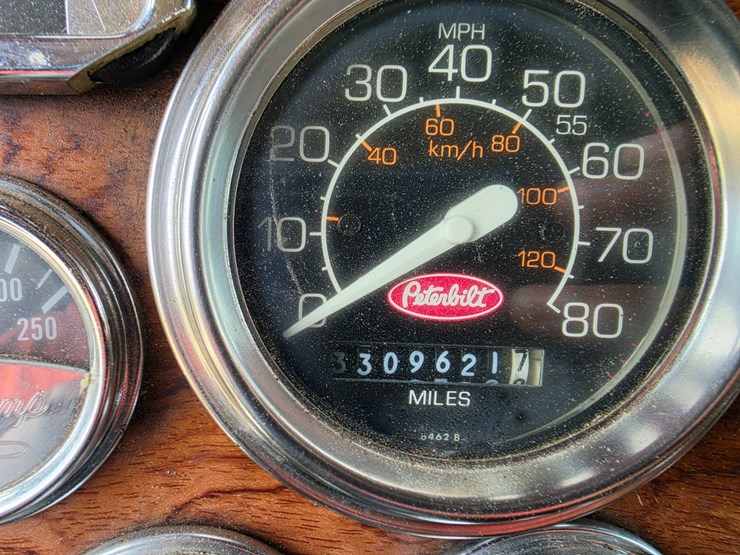 1996-peterbilt-379-image-67