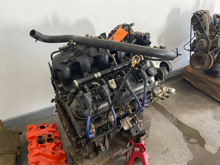 #17465-•-2004-chevy-6.0l-v8-engine-(arpin,-wi)-image-1