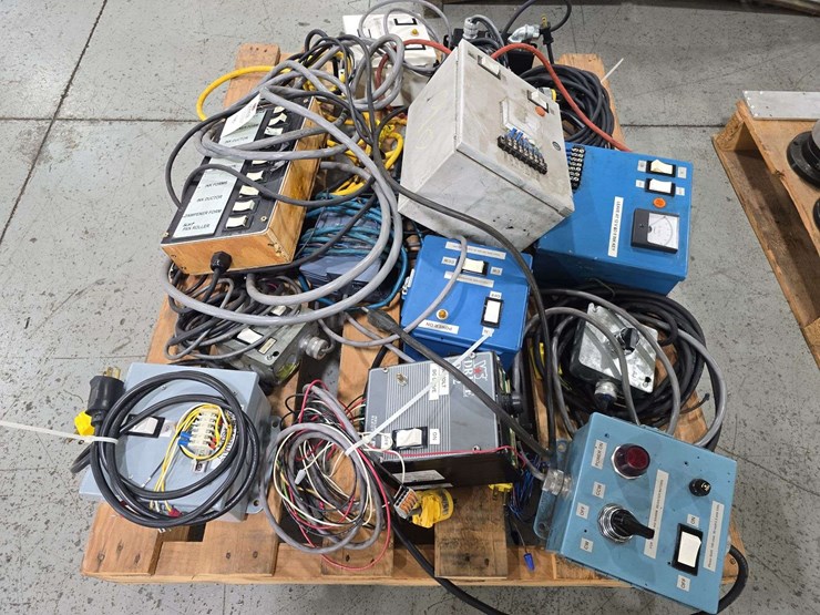pallet-of-hd-switch-boxes,-on-of-switches,-and-push-button-boxes-image-4
