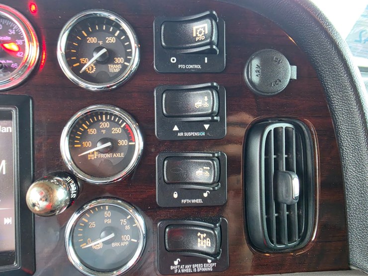 2018-peterbilt-389-image-65