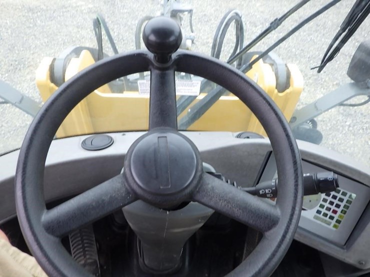 2014-deere-244j-image-33