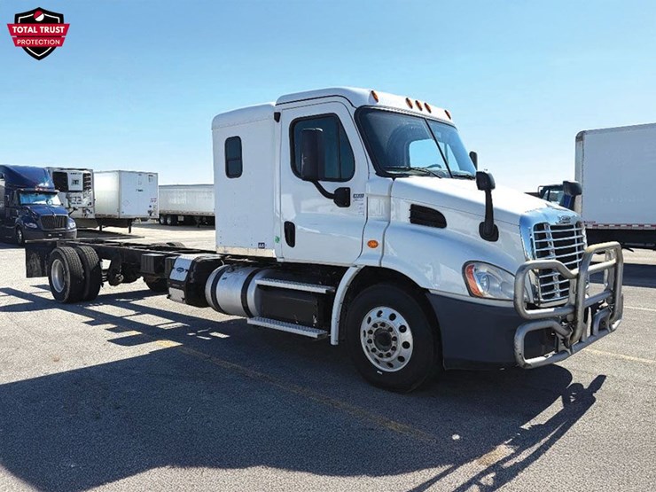2020-freightliner-cascadia-113-image-1