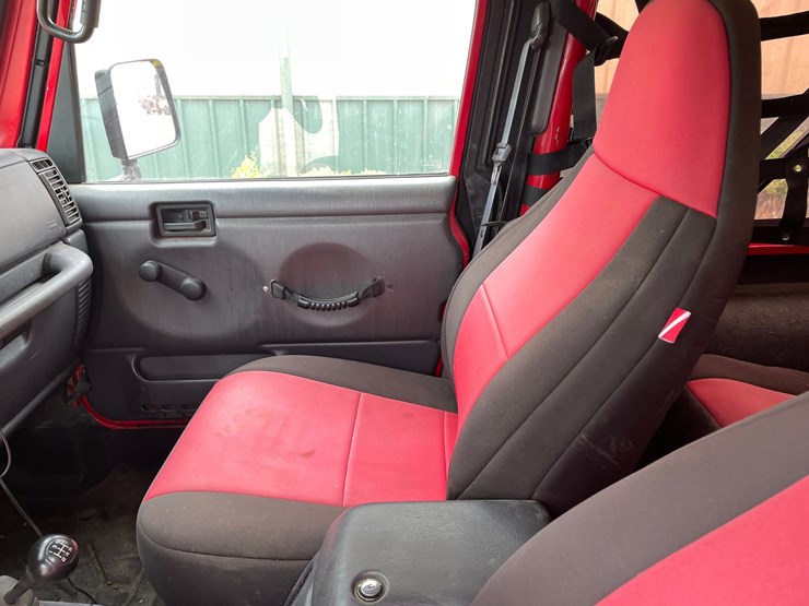 2000-jeep-wrangler-sport-image-52