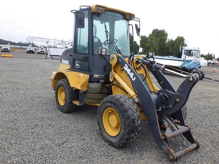 2014-deere-244j-image-7