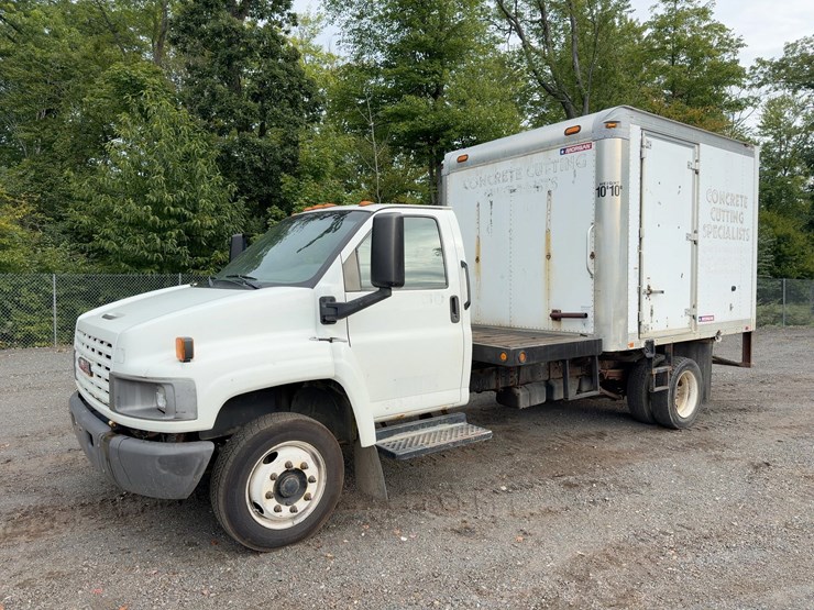 2007-gmc-c5500-s/a-box-truck-image-1