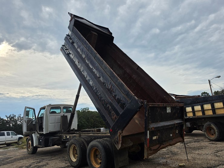 2004-sterling-l7500-image-15