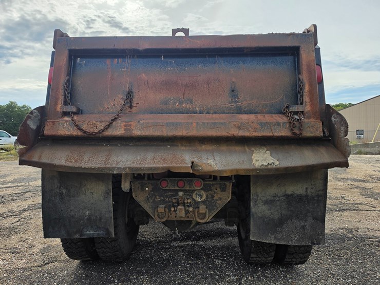 2007-freightliner-m2-106-image-7