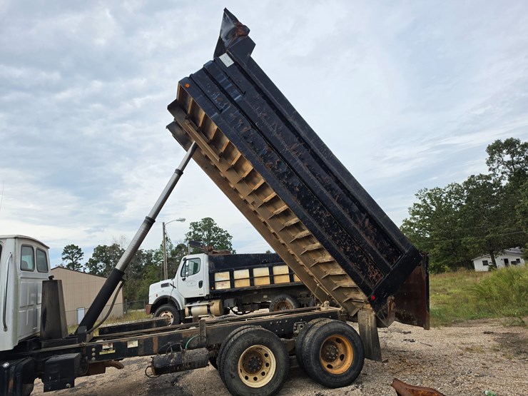 2004-sterling-l7500-image-14