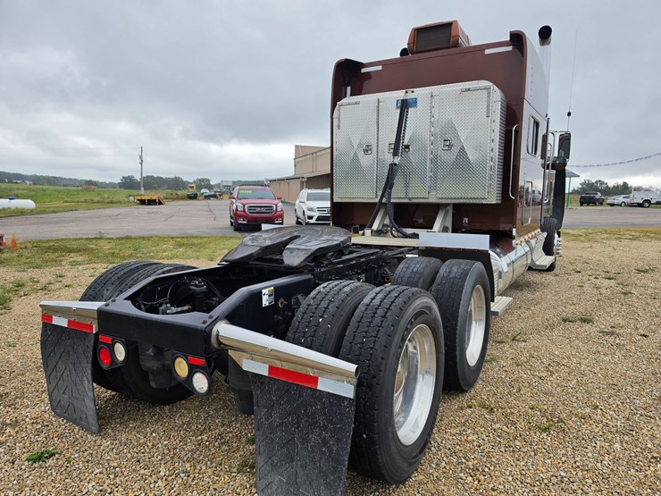 2018-peterbilt-389-image-87