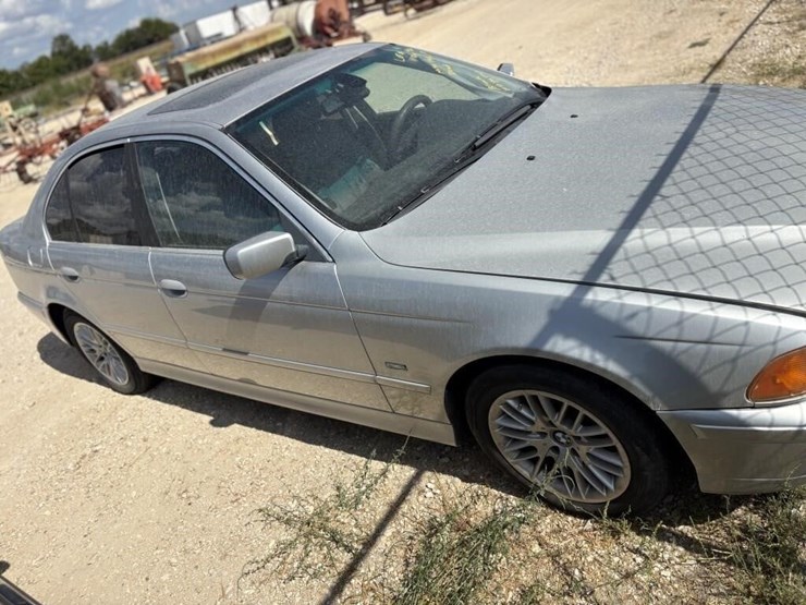 l1---2001-bmw-530i-image-3
