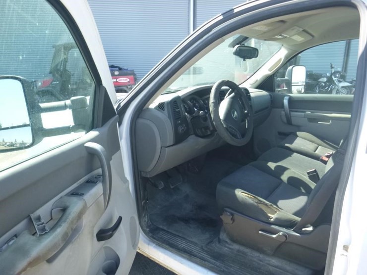 2014-chevrolet-2500-image-5