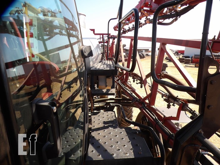 2017-case-ih-patriot-3340-image-25