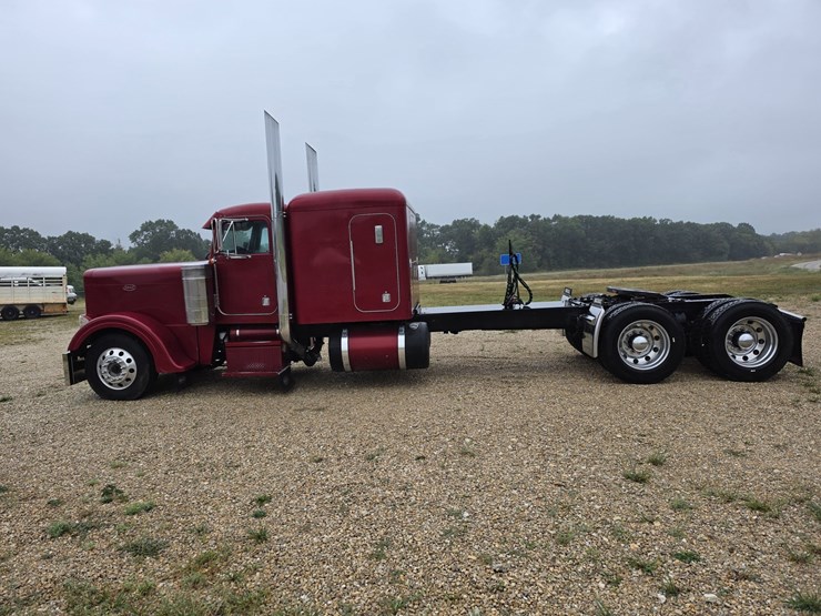 1996-peterbilt-379-image-7