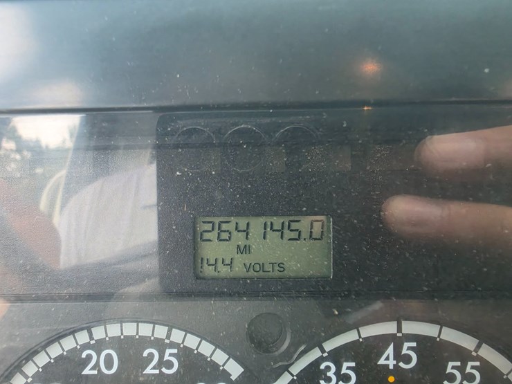 2004-sterling-l7500-image-90