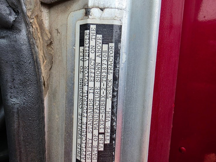 1996-peterbilt-379-image-52