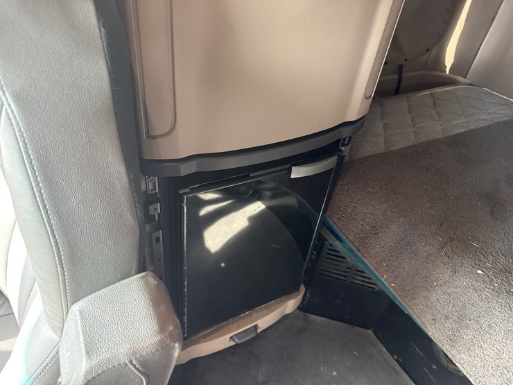2019-peterbilt-579-image-47